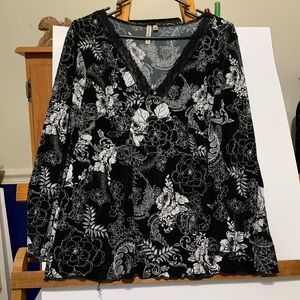 Black And White Floral Patterned Blouse